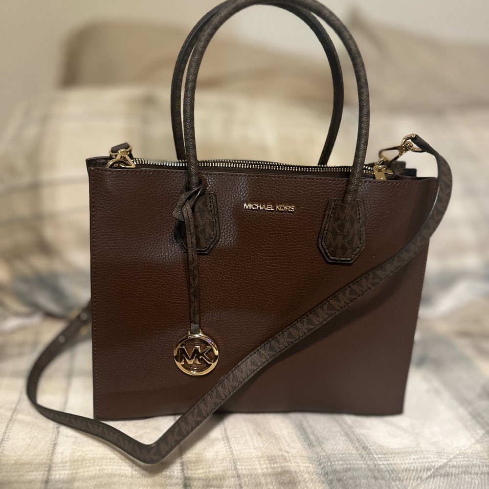 Michael Kors Mercer Large Leather and signature logo accordion tote bag